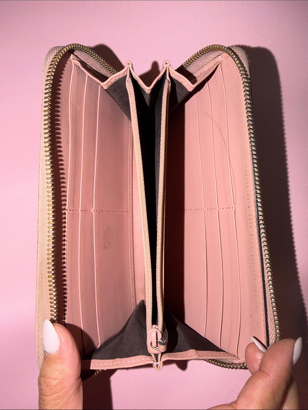 Authentic Gucci Pink GG Microguccissima Zip Around Wallet - Picture 3 of 16